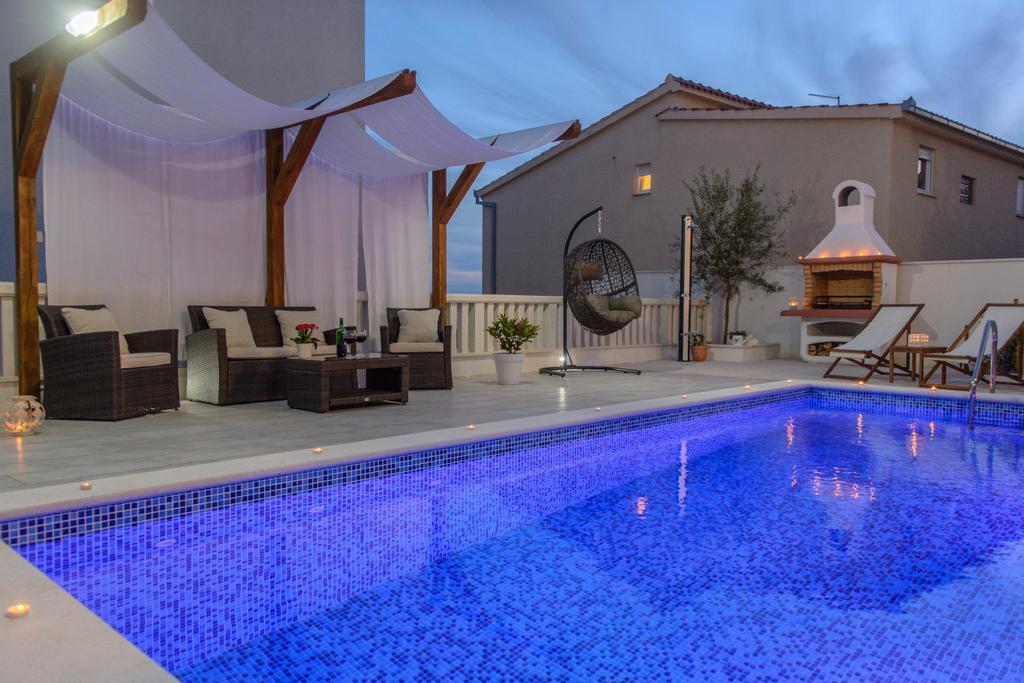 Apartments Villa Atlantis Trogir Exterior photo