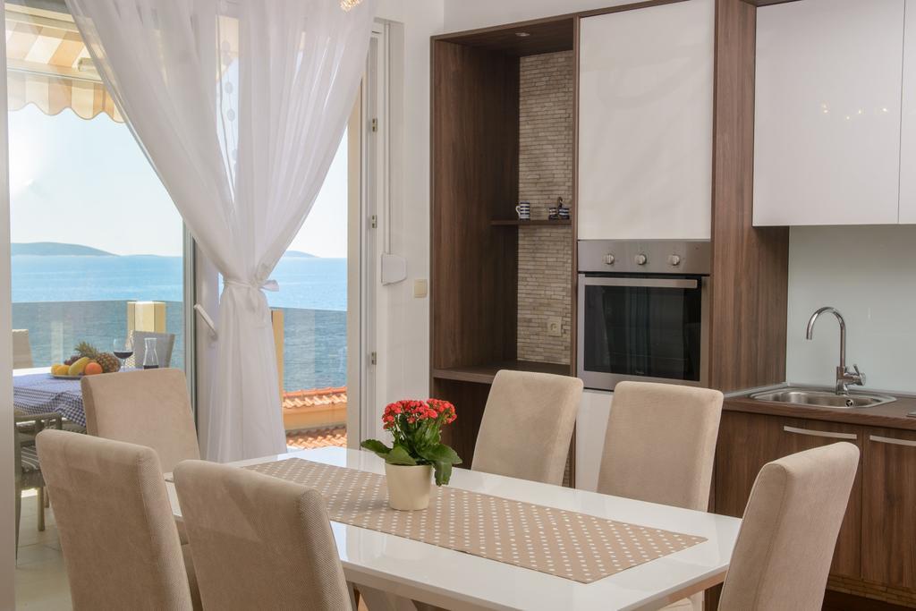 Apartments Villa Atlantis Trogir Exterior photo