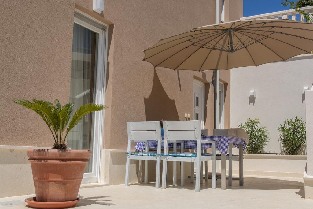 Apartments Villa Atlantis Trogir Exterior photo